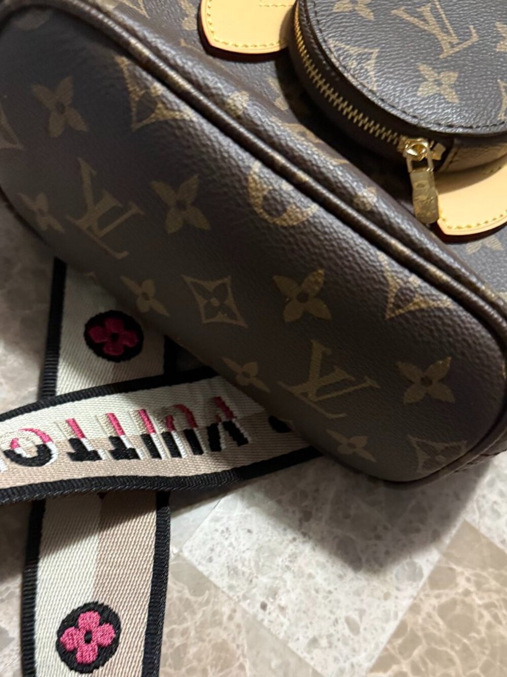 STUNNING Brand-New Fashion Crossbody with Long Strap! Ships ASAP!!! - Picture 7 of 8